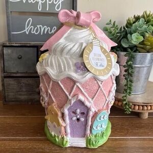 Large NWT Easter Cupcake Frosted Sugar Pastel Gingerbread LED House